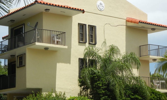 Islamorada House | Islamorada Paradise! Luxury Townhouse! Sleeps 4-6 Boat Slip And Pool