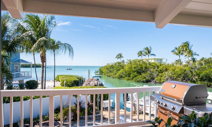 Toll Gate Shores House | "Islamorada Waterside Getaway: Prime Fishing, Sunset Views, Beachside Bliss!"