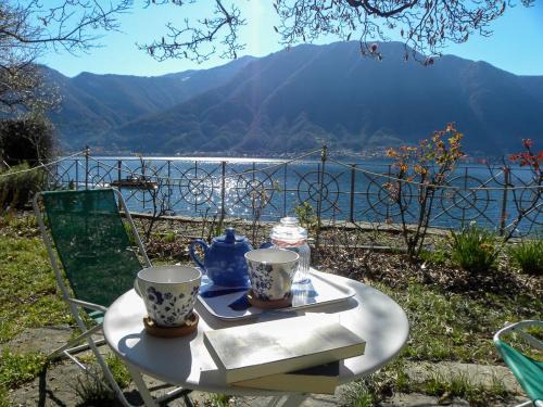 Tremezzina House | Island Garden - Ossuccio, Tremezzina by LoveComo