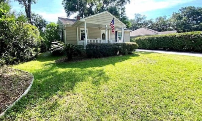 Saint Simons Heights Cottage | Island Getaway or WFBeach!