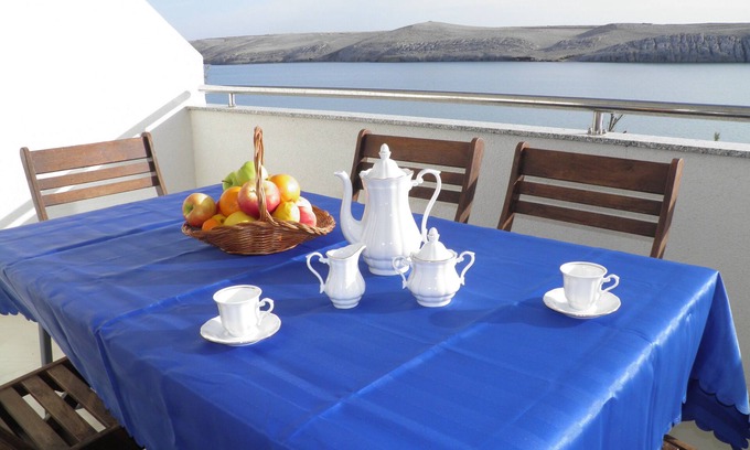 Dinjiska Apartment | Island Pag seafront 1