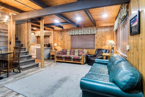 Island Park House | Island Park Cabin Getaway Less Than 24 Mi to Yellowstone!