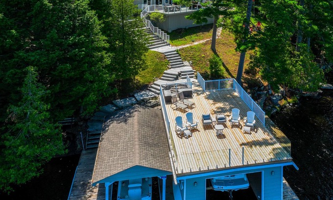 Bracebridge Cottage | Island Property on Lake Muskoka! 4brdm, 3 bath! Best Internet! SUP, Kayak