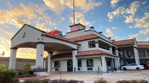 Edgebrook Hotel | Island Suites Hobby Airport
