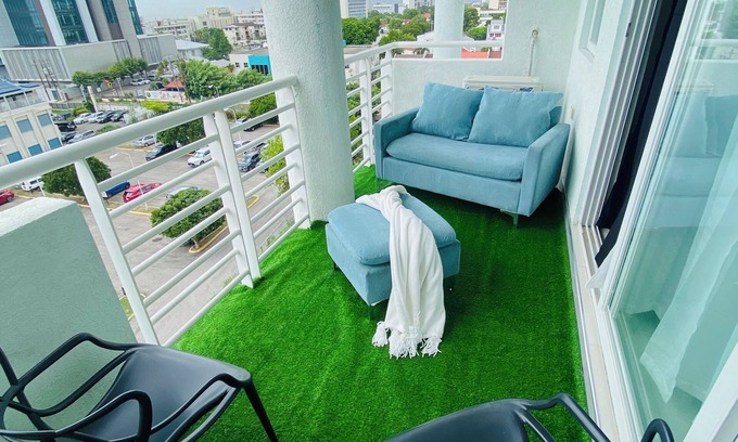Eden Gardens Apartment | Island vibes Oasis with a beautiful Pool