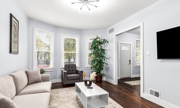 Detroit House | Island View Oasis 4 Bedroom Home by Redawning