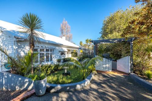 Oneroa House | Island Villa- Stay Waiheke