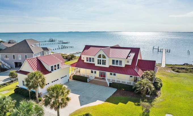 Harkers Island House | Island Waterfront Home for 10. Sound & Dock Views!