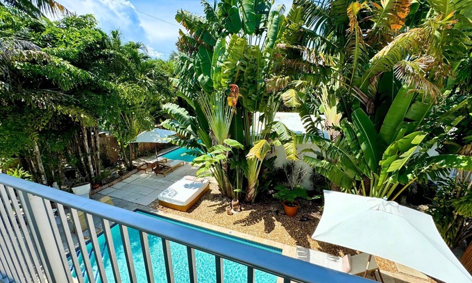 Wilton Manors Apartment | Islands Inn on the Drive - Panorama Suite - Queen Bed - A3