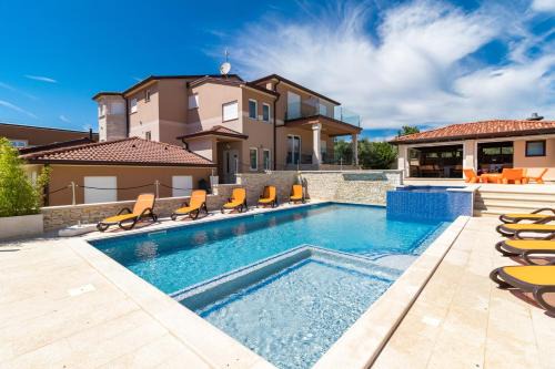 Valtura Villa | Istrakamen