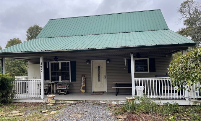 Windsor Cabin | It is a cabin house. Near in the lake where you can hike, walk, or fishing .