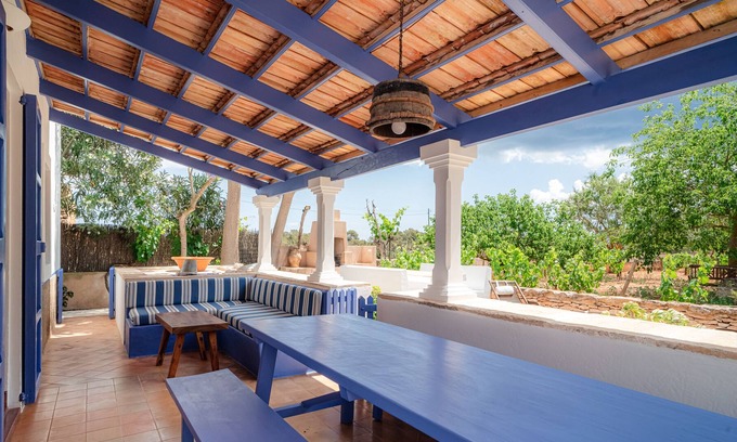 Es Cap de Barbaria House | It is Cap De Barbaria: House With Garden