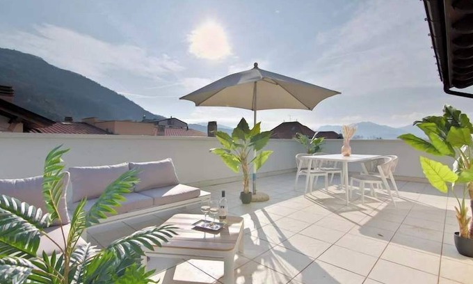 Maccagno Apartment | Italian Lakes penthouse apartment with pool