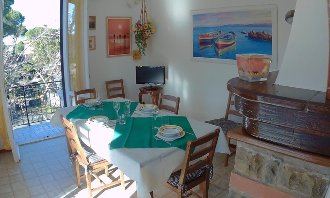Marina di Castagneto Carducci Apartment | Comfortable apartment with garden 1km from the sea.
