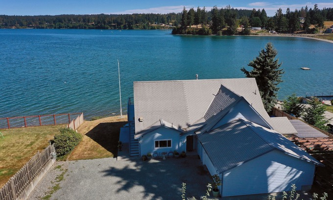 Freeland House | It's like you are FLOATING on Water! Low Bank Waterfront!
