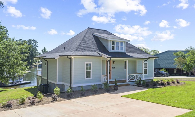 Milledgeville House | It's Shore To Be A Lake Day - Brand New Beautifully Decorated Lake Home