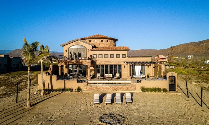 El Pescadero Villa | Italian style Beautiful Villa Beach front