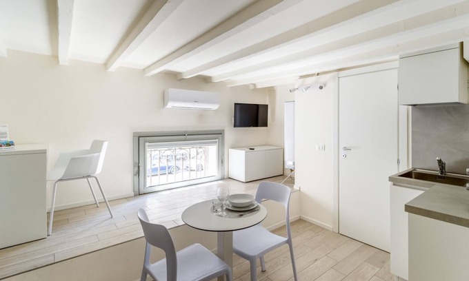 Magenta Apartment | Italianway - The B Village Standard - M5