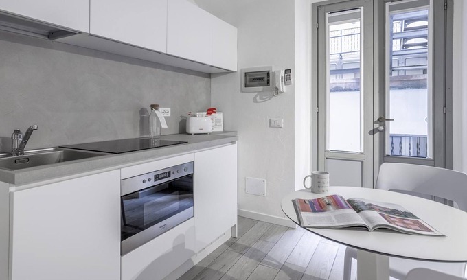 Magenta Apartment | Italianway - The B Village Standard - T5