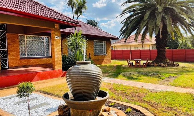 Kempton Park House | Ithonsi Guesthouse
