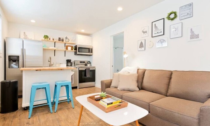 East End House | Its Back! Krall Casita - downtown private house!