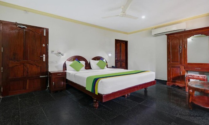 Kovalam Resort | Itsy Hotels The Waters Edge Beach Resort