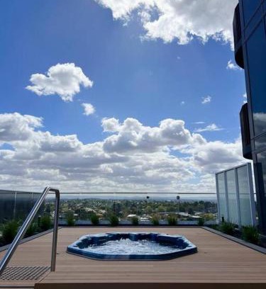 Heidelberg Heights Apartment | Ivanhoe Apartment 2Bed 2Bath with Balcony City View