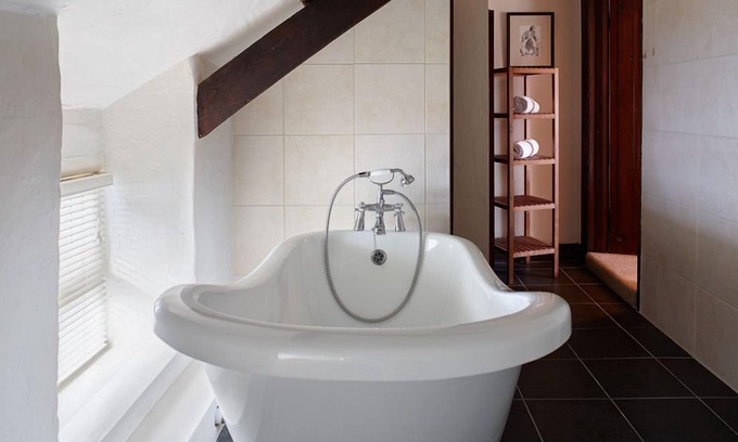 Boncath Cottage | Ivy Cottage - a spacious but cosy cottage for two (+cot) and exceptional leisure facilities