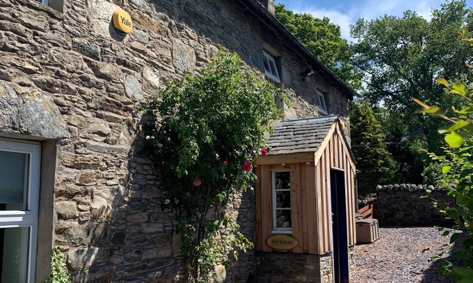 Aberfeldy Cottage | Ivy Cottage, Aberfeldy, ScotlandnScottish STL Licence: PK11697F