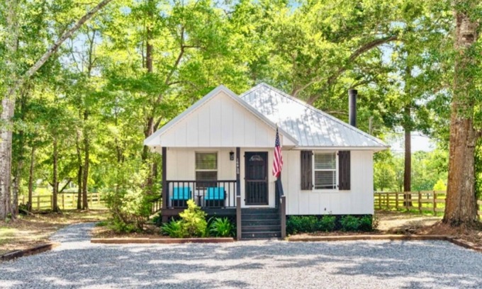 Point Clear Cottage | Ivy Cottage in Fairhope, Alabama