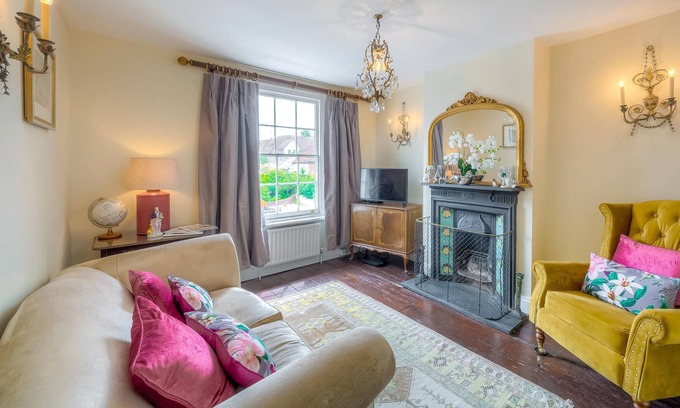 Henfield House | Ivy House, Henfield sleeps 6