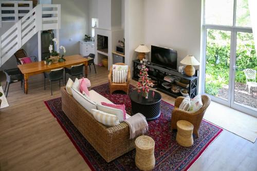 Somerset West Apartment | Ivy House - Super Spacious Spot- Somerset West