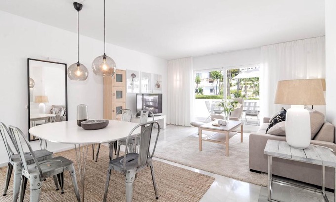 Nueva Andalucia Apartment | IVY-Modern 3 bedroom apt private garden