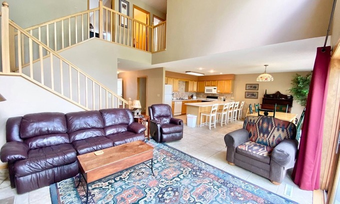Onamia House | Izaty's Lake House Townhomes #413 on Lake Mille Lacs at Izaty's Resort look