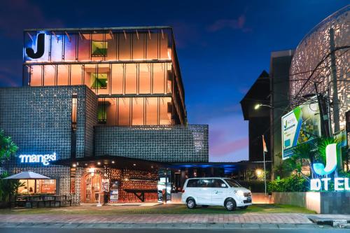 Raya Kuta Hotel | J Hotel Kuta