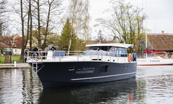Wilkasy Boat Rental | Jacht motorowy Nautika 1300 LUX