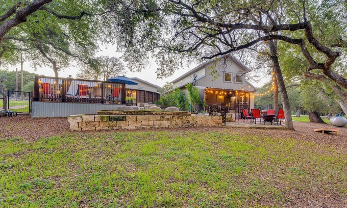New Braunfels Cottage | Jack's Cottage: Backyard Oasis in New Braunfels!