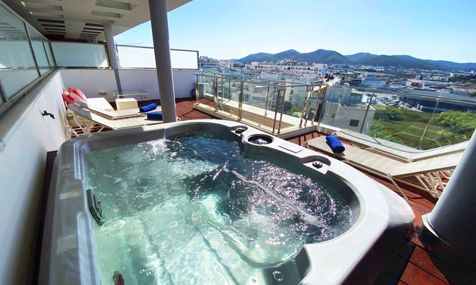Talamanca Apartment | Jacuzzi Apartment Marina Botafoch Ibiza