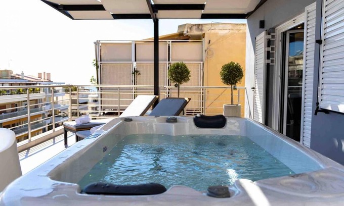 Palaio Faliro Apartment | Jacuzzi Lux Penthouse P Faliro