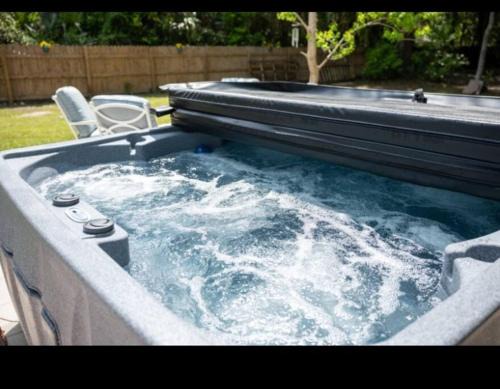 Crystal River House | Jacuzzi, Pool Table, Fire Pit, Ping Pong, close to downtown, 3 minutes to Kings Bay