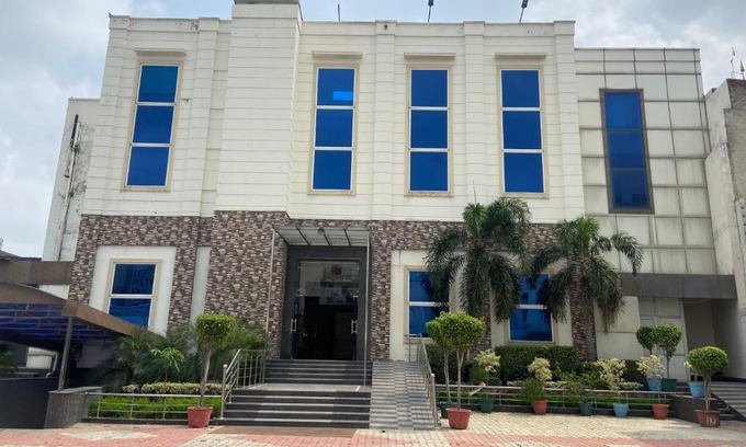 Jalandhar Hotel | Jalandhar Corporate Suites & Banquet Hall