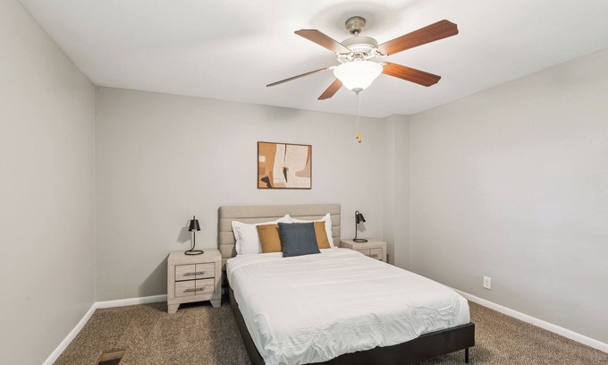 Nashville Apartment | Jamestown D10 I Comfy 2 Bed 1 Bath