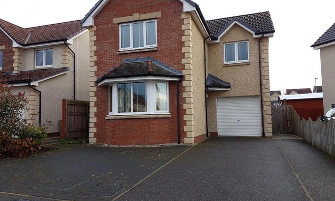 Inverness House | Jane's Villa Free Parking