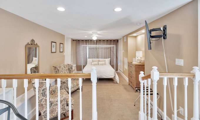 Historic Old Northeast Apartment | Jannus Suite at ONE Inn: King Bed, Kitchenette, Near Downtown & Vinoy Park
