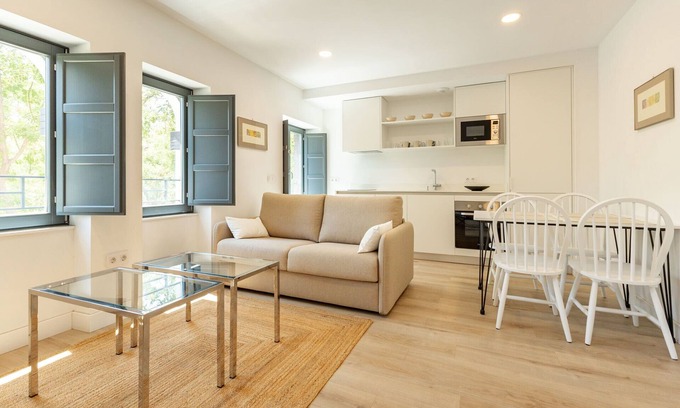 Fontanal-Maria Auxiliadora-Carretera de Carmona Apartment | Jardines de El Valle, Jacuzzi, 5 pax