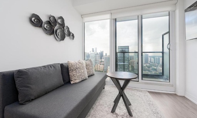 Garden District Apartment | Jarvis Suites - RSMT