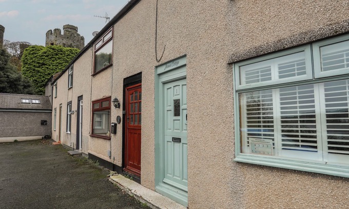 Conwy Cottage | JASMIN COTTAGE, pet friendly, luxury holiday cottage in Conwy
