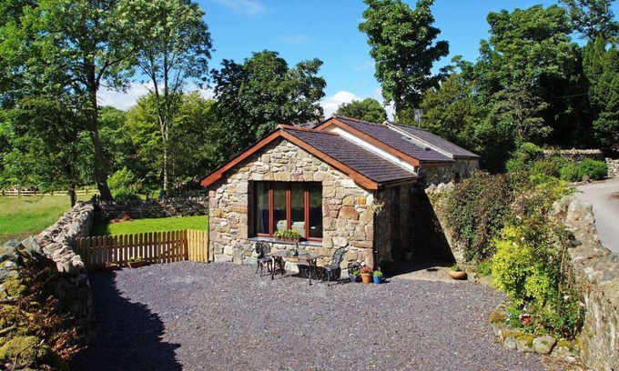 Llanrug House | Jasmine Bach in Caernarfon