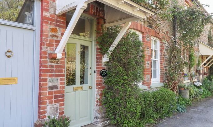 Tuckenhay Cottage | JASMINE COTTAGE, pet friendly, country holiday cottage in Totnes