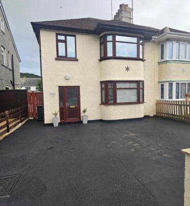 Llandudno House | Jasslyn Llandudno with Private Car Park